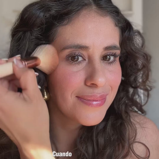 Polvo natural, de tono intenso y eco-friendly, perfecto para un glow saludable.
